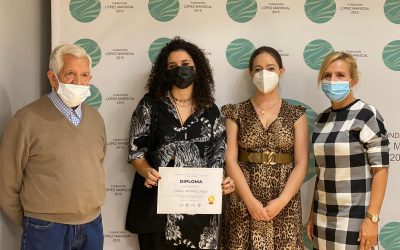 carmen marínez recibE, en la fundación, la beca antonio rodríguez agüera